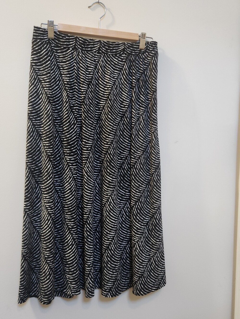 Chico's Black and White Maxi Skirt with Wave Print